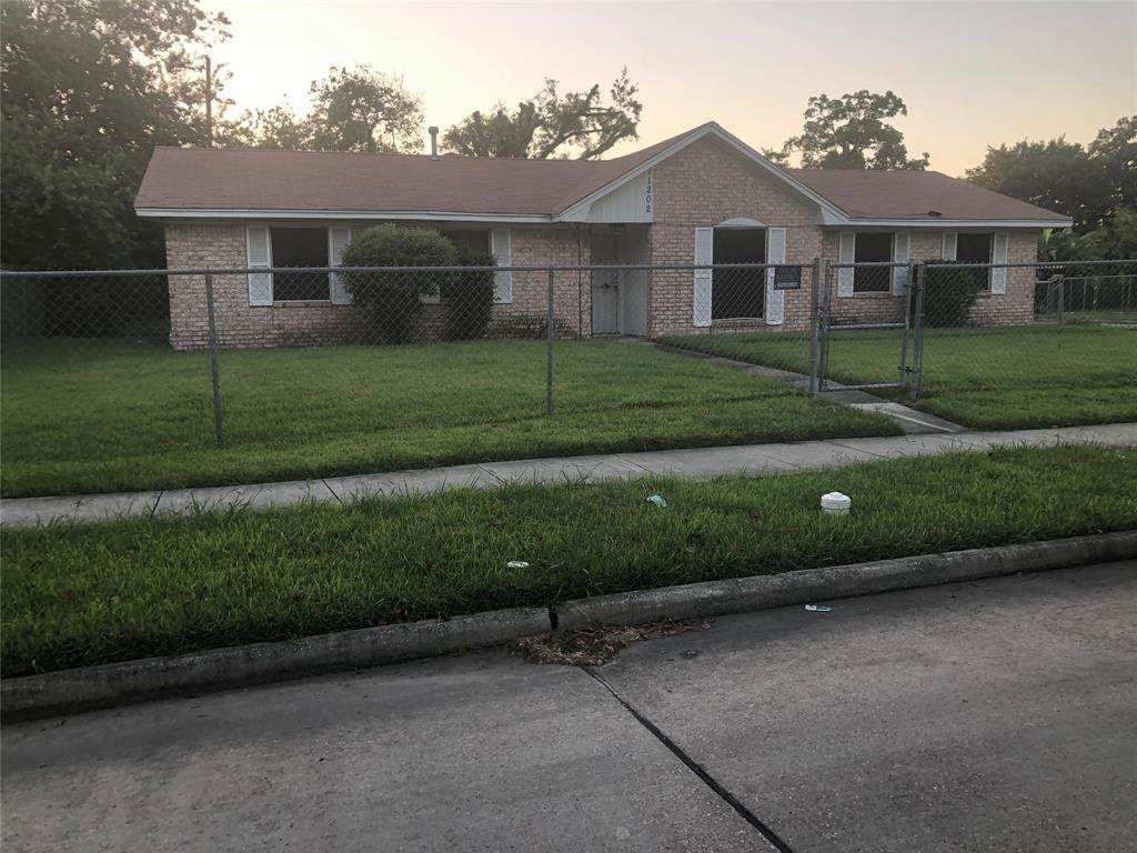 11202 Glenhollow Drive - Photo 1