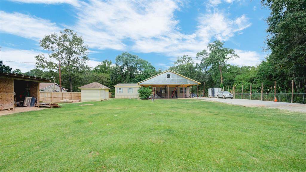 16550 Oakwood - Photo 1