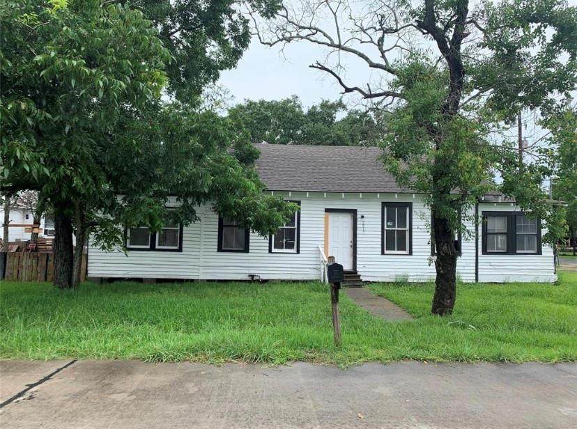 2517 29th Street - Photo 1