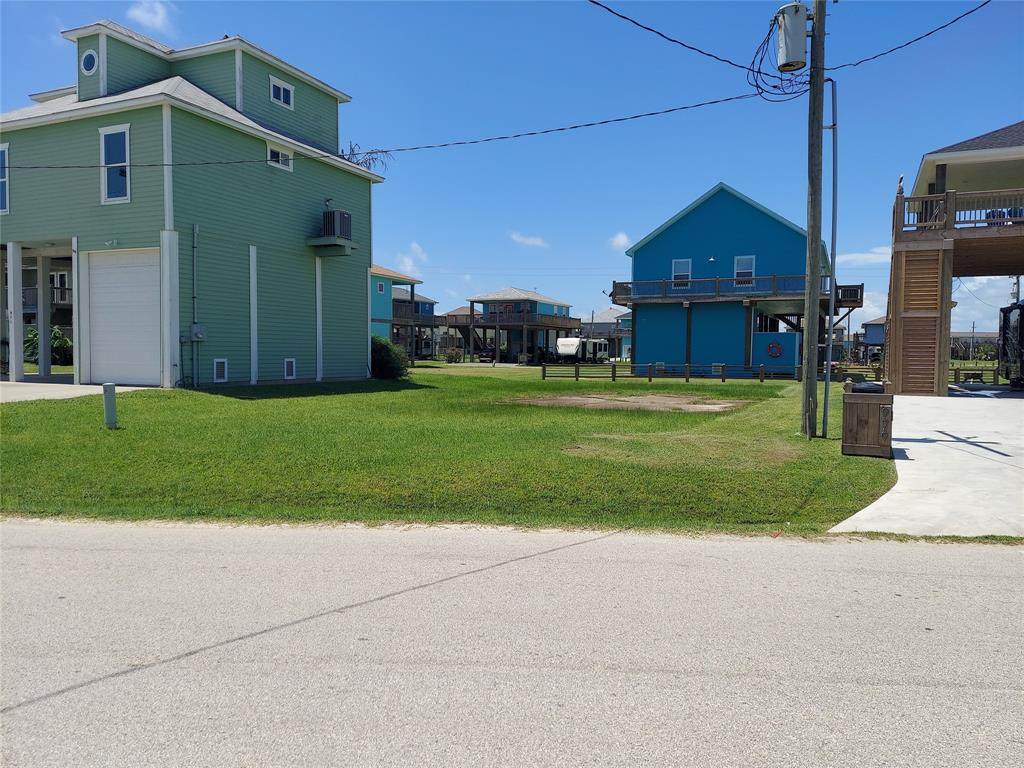 975 Cove Drive - Photo 1