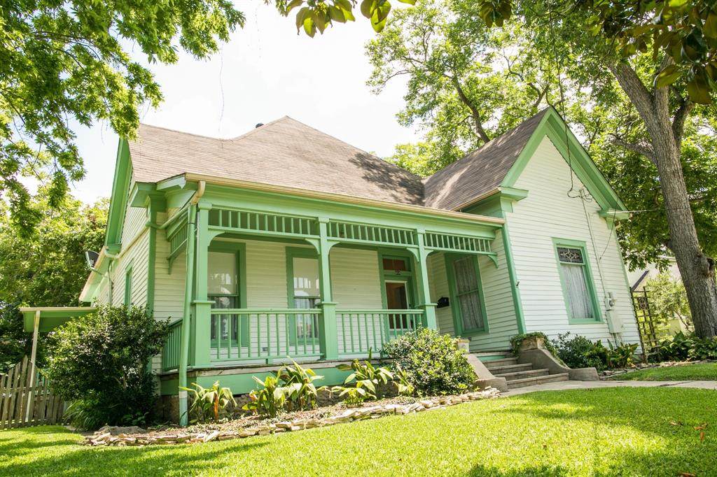 604 Sycamore Street - Photo 1