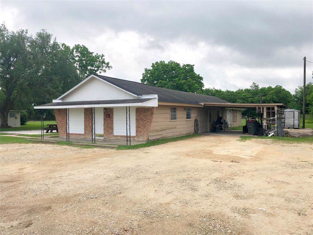 909 Avenue C - Photo 1
