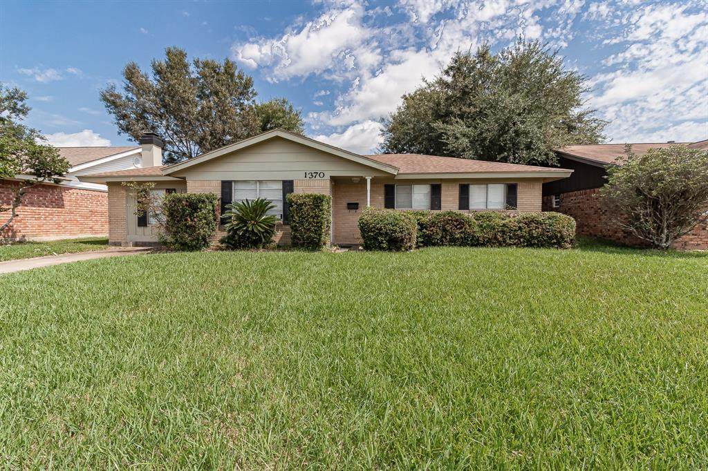 1370 Elsie Lane - Photo 1