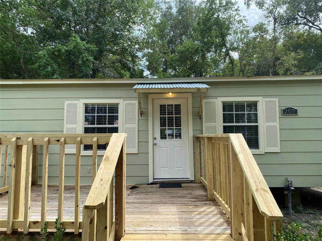 207 Hickory Street - Photo 1