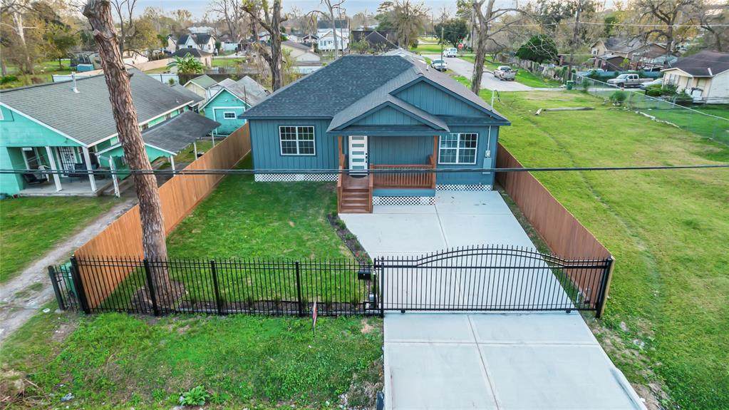 2106 Caplin Street - Photo 1