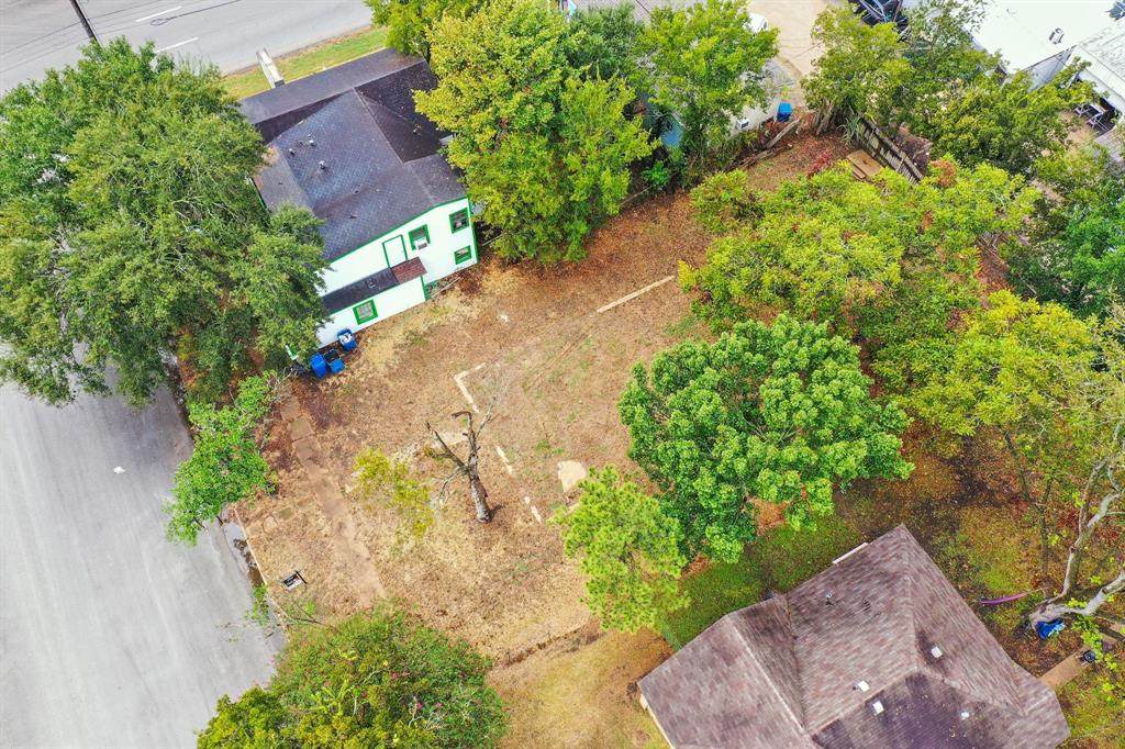 916 7th Street - Photo 1