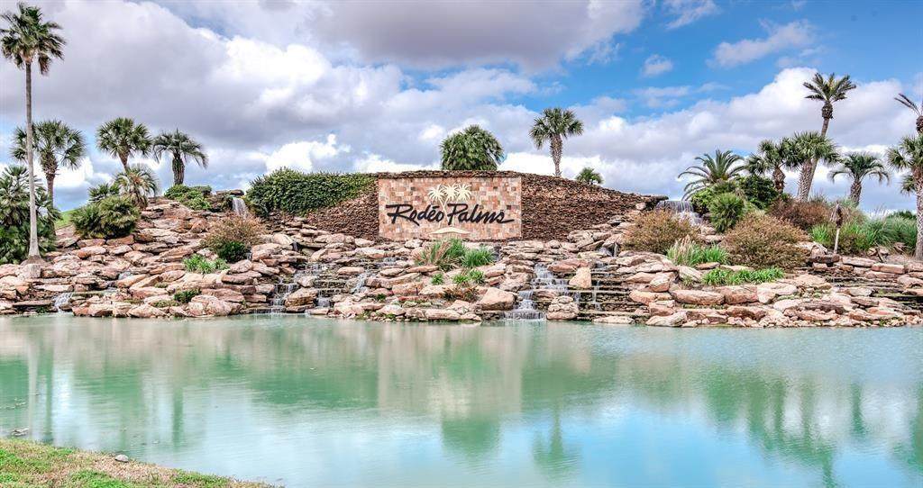 17 Indian Wells Dr - Photo 1
