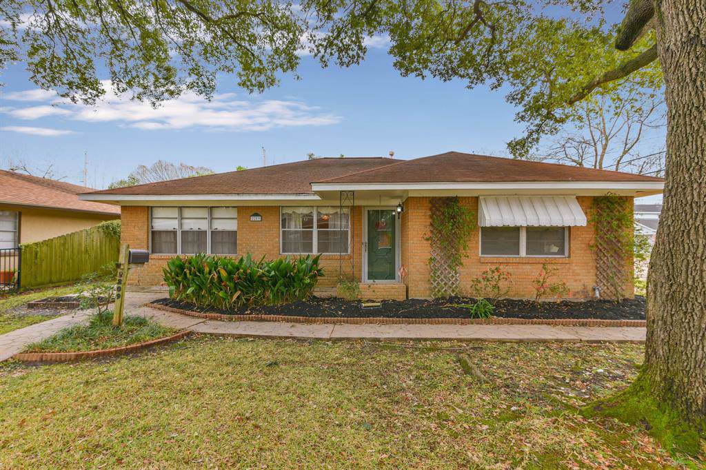 2209 Hickory Lane - Photo 1