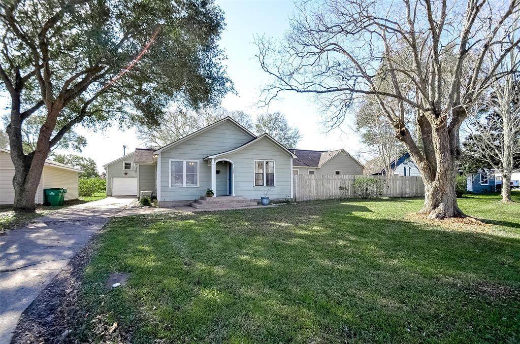 305 Ash Street - Photo 1