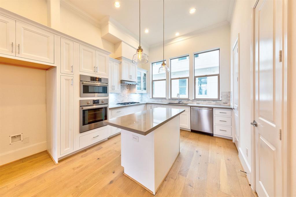 7G North Saint Charles Street - Photo 1
