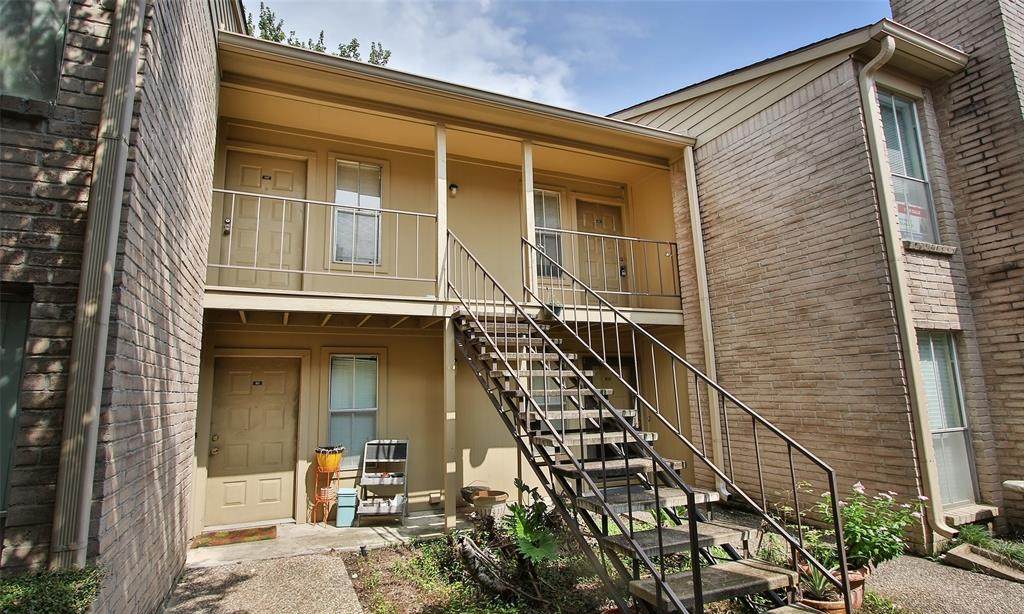 700 Thicket Lane - Photo 1