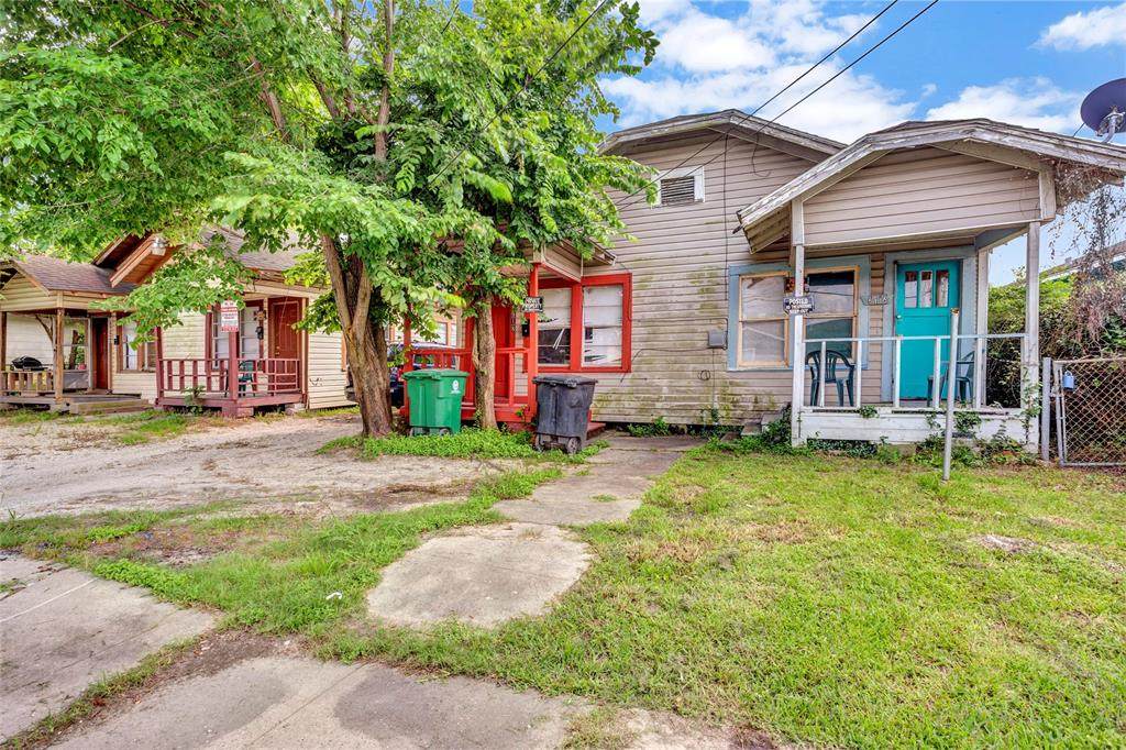 6918 & 6920 Avenue O - Photo 1