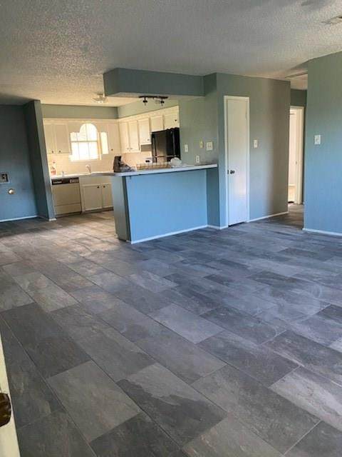 8220 Glenview Drive - Photo 1