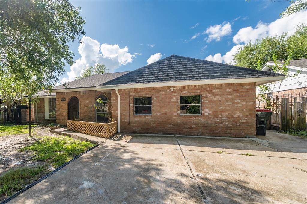 907 Pilot Point Drive - Photo 1