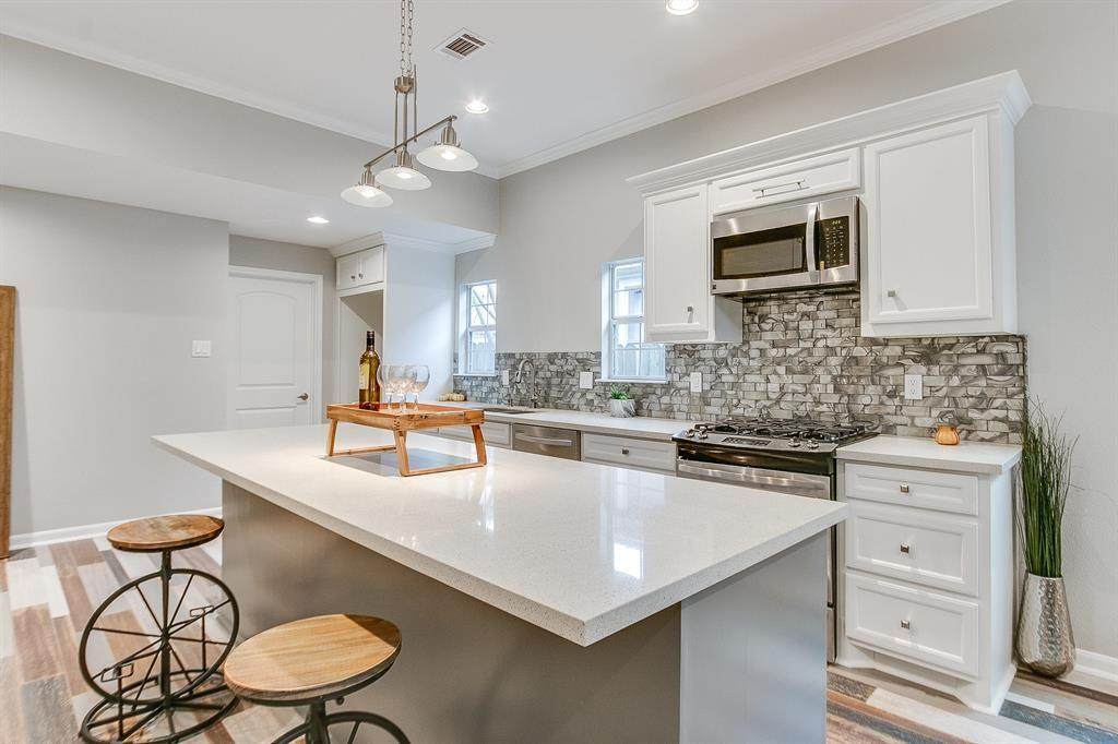 1917 Chestnut Street - Photo 1