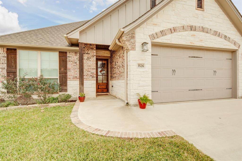 3526 Fairfax Green - Photo 1
