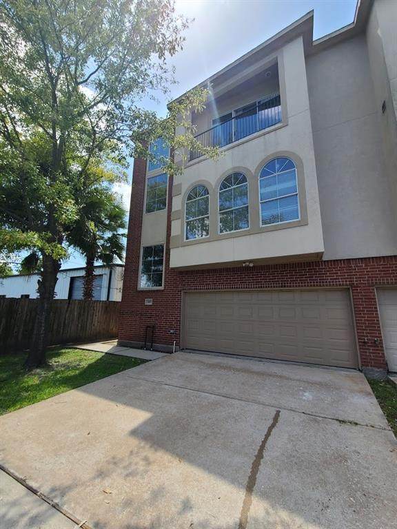 1419 Sandman Street - Photo 1