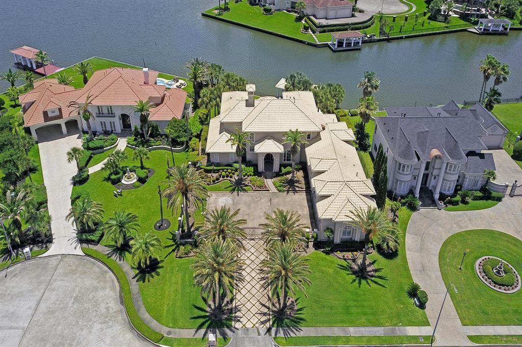 2010 Shoreline Drive - Photo 1