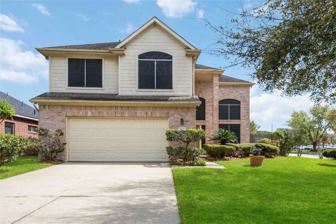 602 Beverly Circle - Photo 1