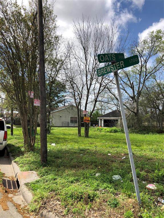 1719 Brewster Street - Photo 1