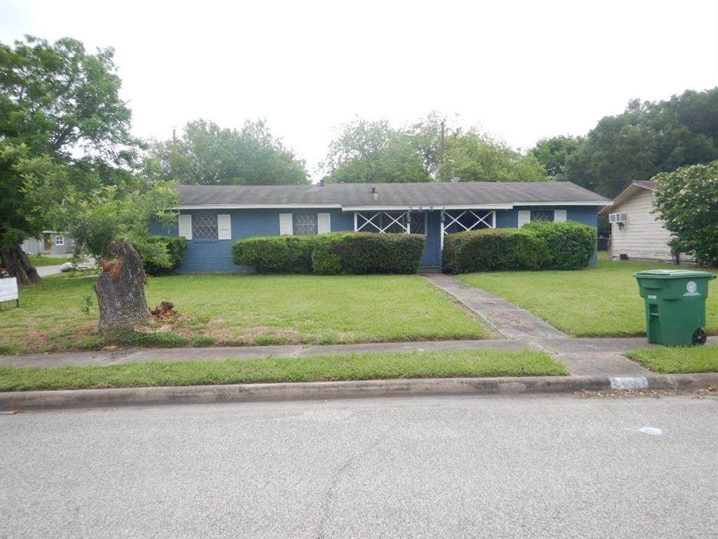 2854 Knotty Oaks Trail - Photo 1
