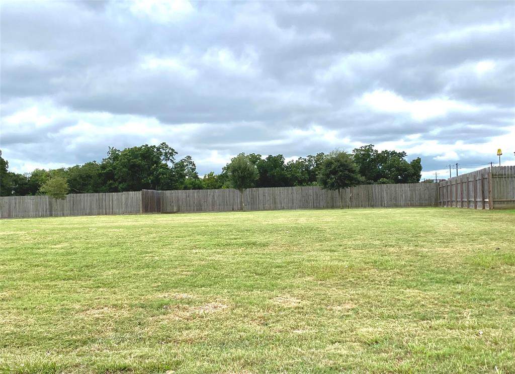 207 Mccormick - Photo 1