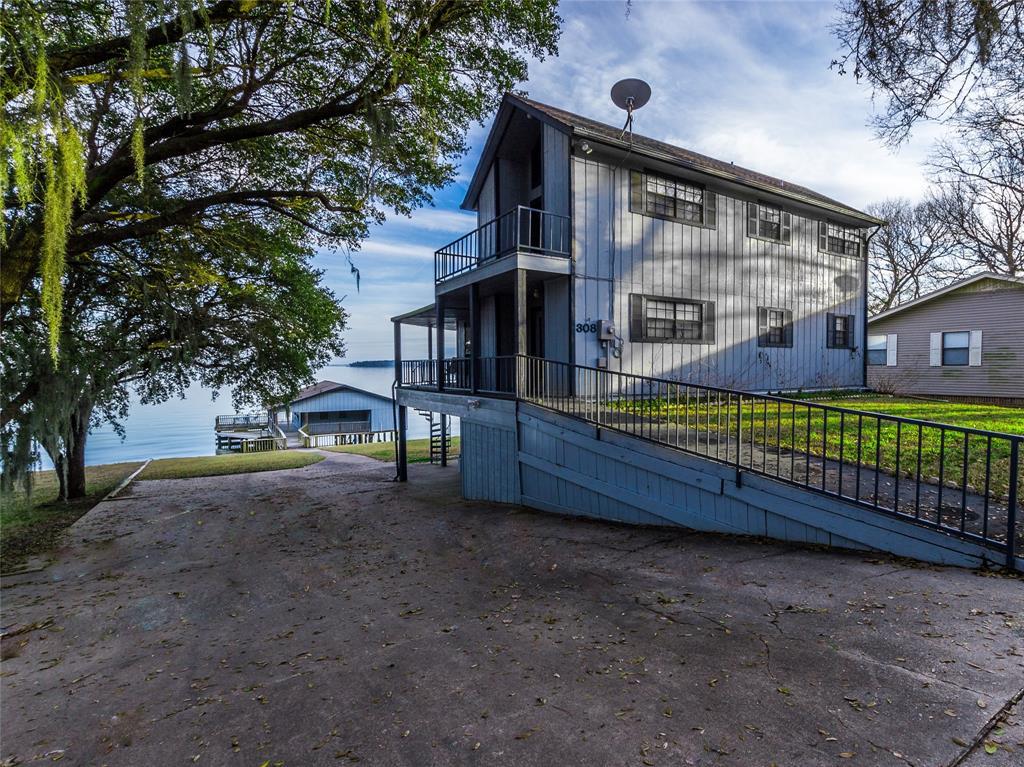 308 Edgewater Way - Photo 1