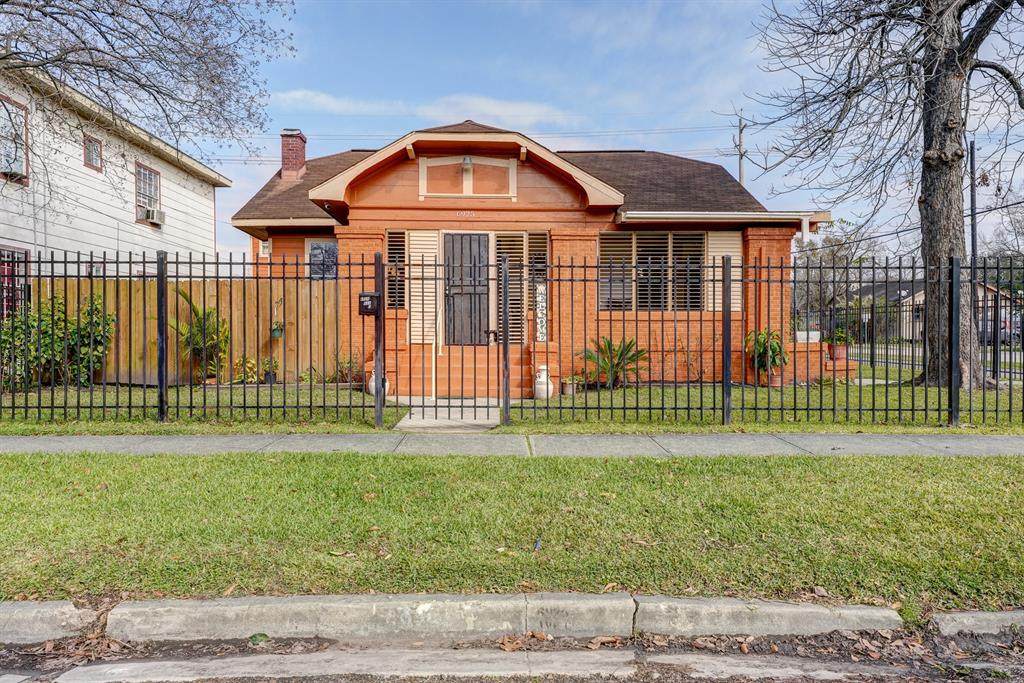 6925 Avenue C - Photo 1