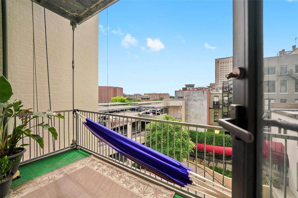 915 Franklin Street - Photo 1