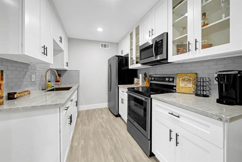 7575 Katy Fwy Freeway - Photo 1