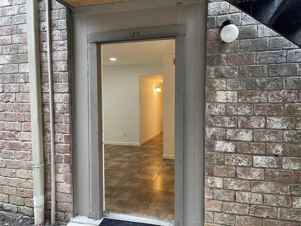 5550 Braeswood Boulevard - Photo 1