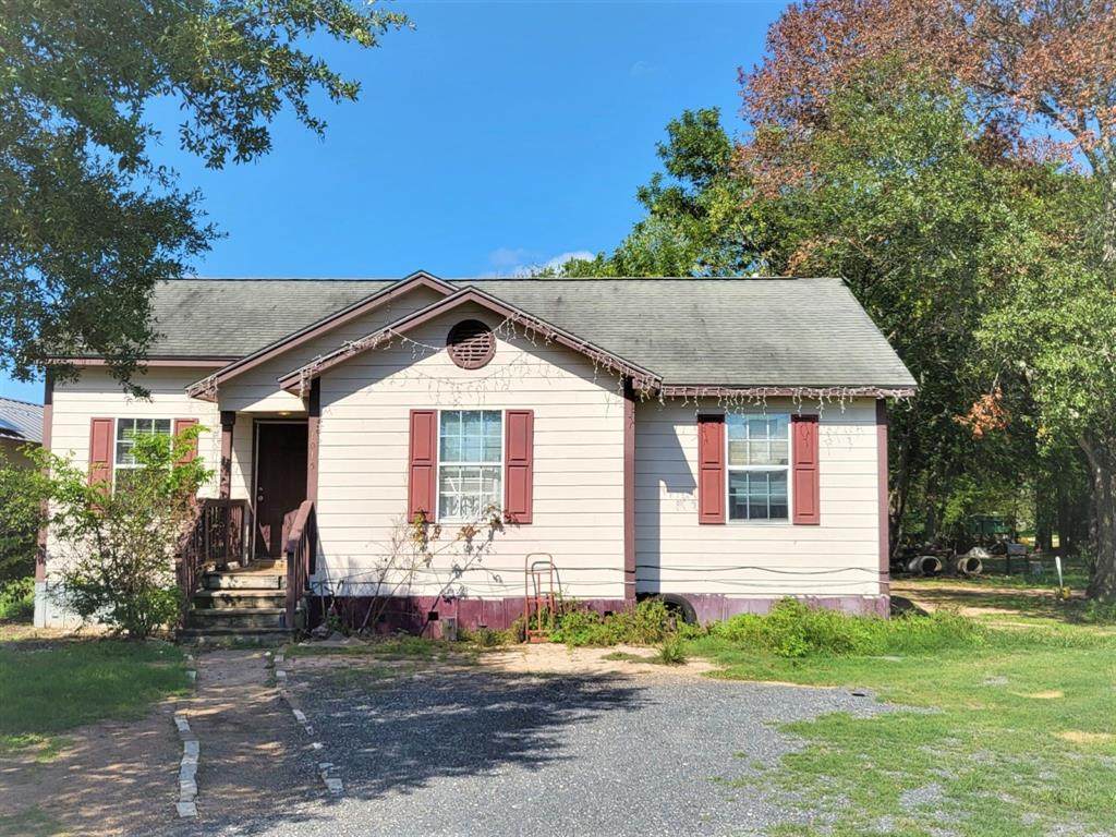 1015 2nd Street - Photo 1