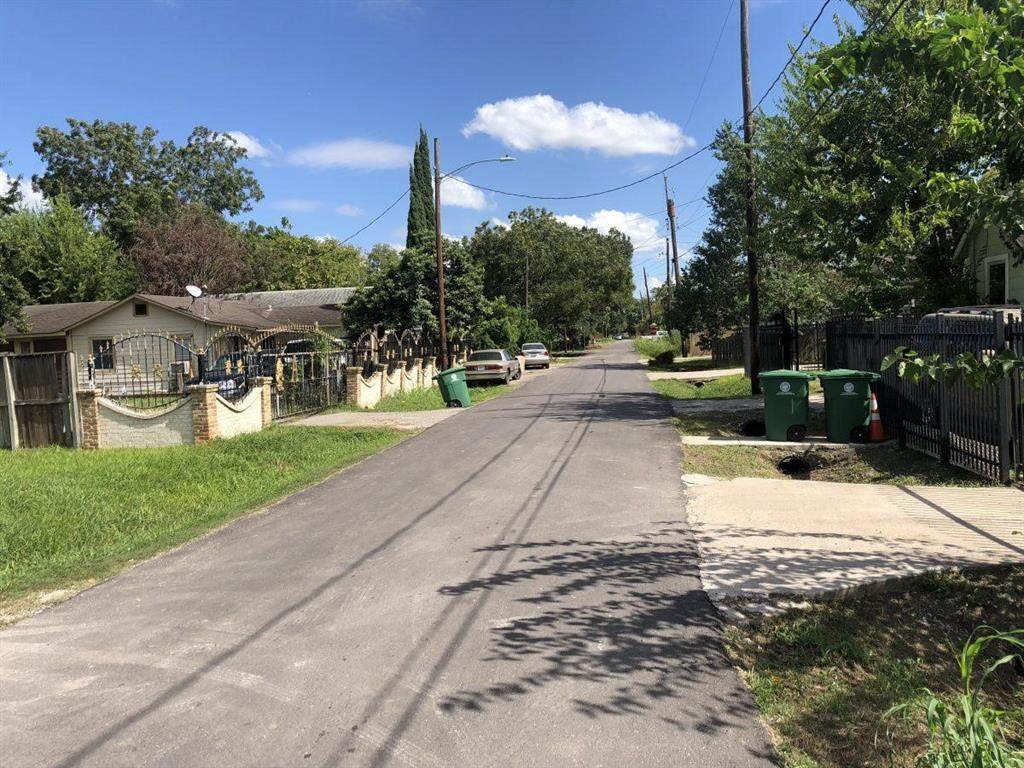 816 39th Street - Photo 1