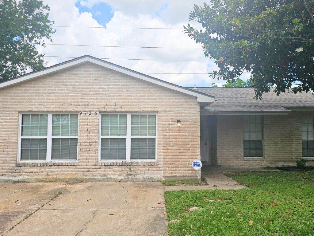 9526 Golden Wood Lane - Photo 1