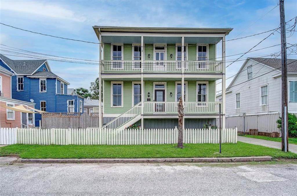 612 15th Street - Photo 1