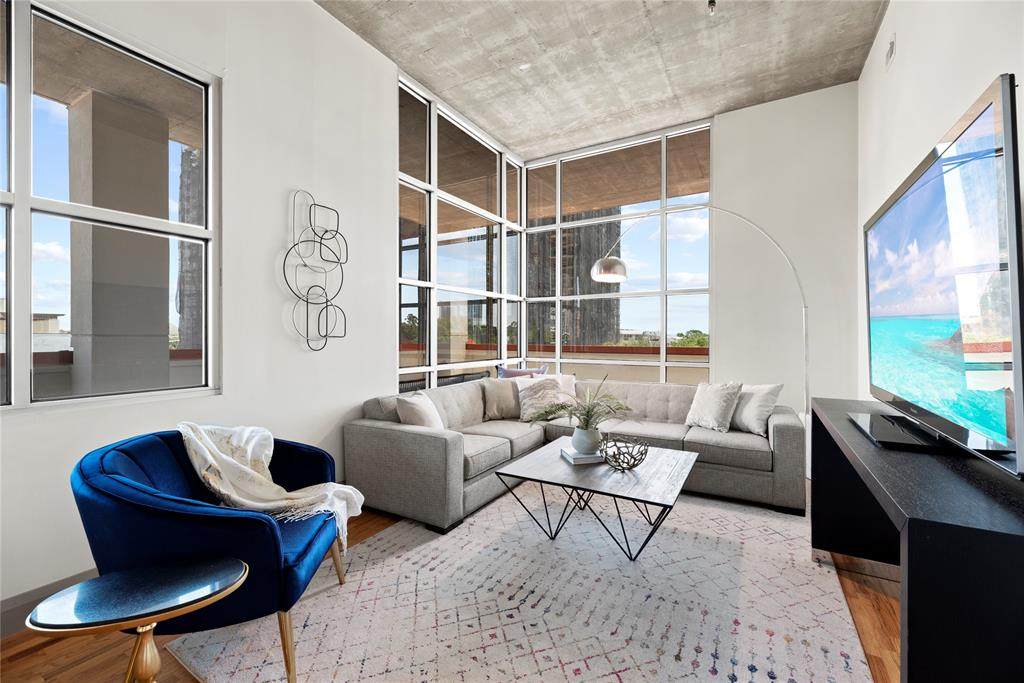 1401 Calumet Street - Photo 1