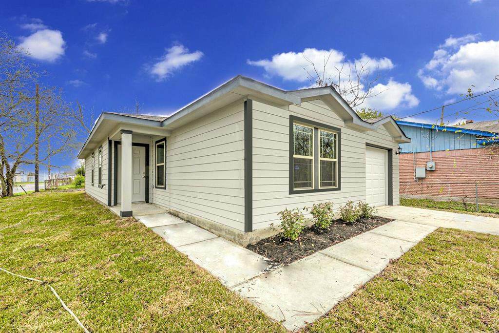 214 N Texas St - Photo 1