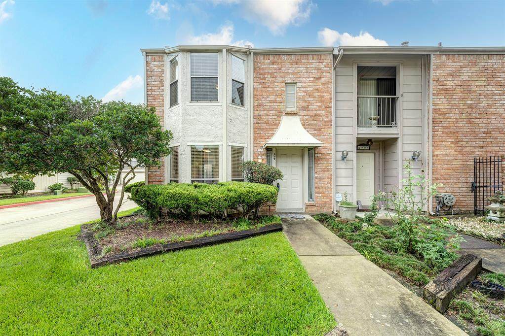 800 Country Place Drive - Photo 1