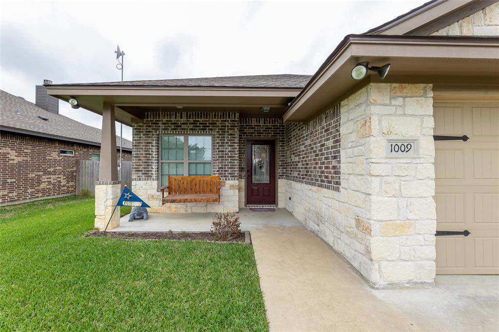 1009 Copperas Bend - Photo 1