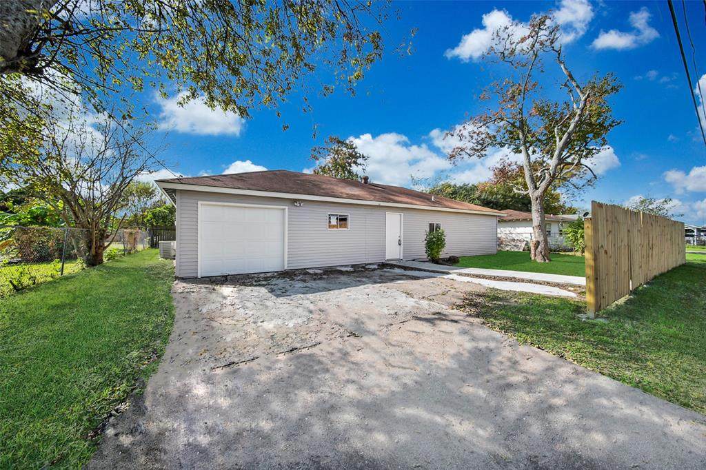 1732 7th Street - Photo 1