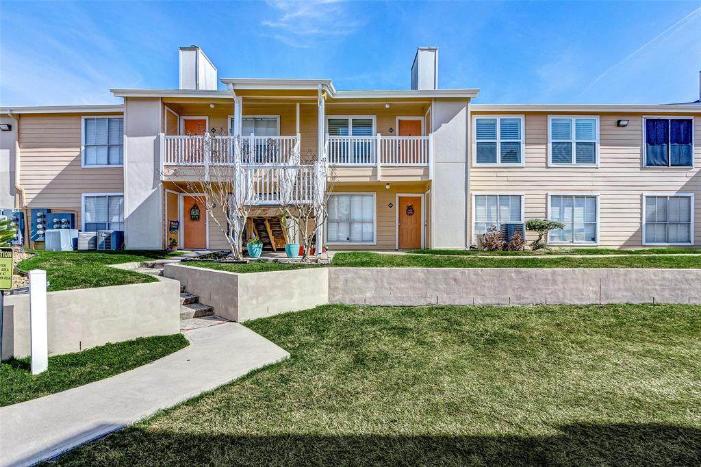 3506 Cove View Boulevard - Photo 1