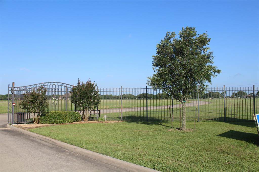 214 Legends Way - Photo 1
