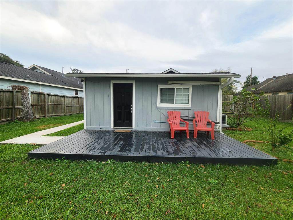 727 Yorkshire Street - Photo 1