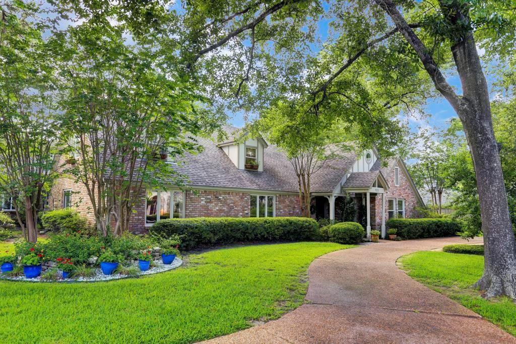 403 Hollow Drive - Photo 1