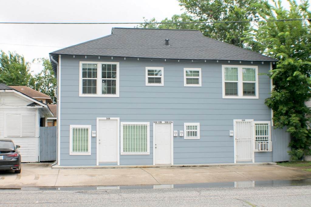 6802 Avenue F - Photo 1