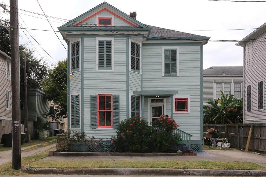 811 18th Street - Photo 1
