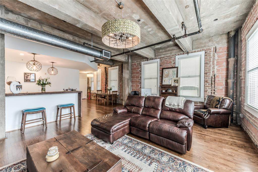 204 Travis Street - Photo 1