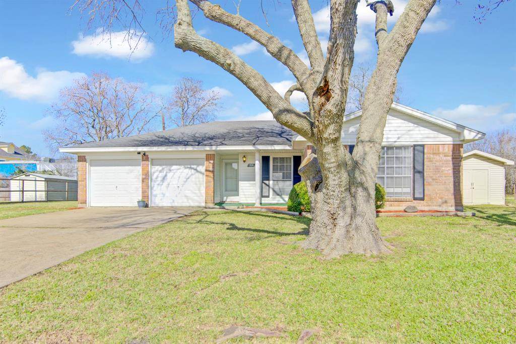 522 Bay Colony Drive - Photo 1