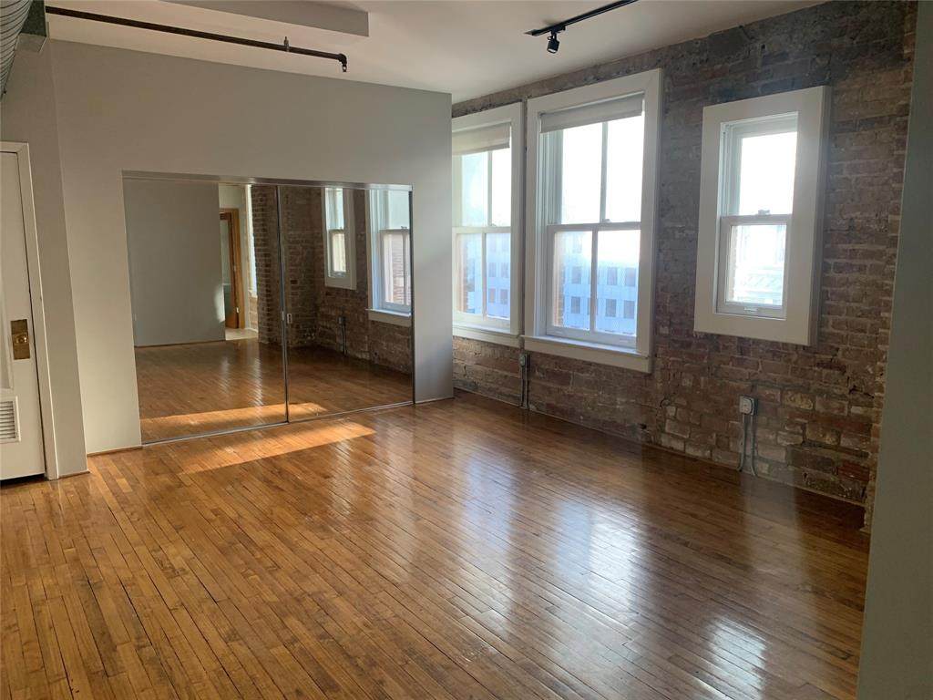909 Texas Avenue - Photo 1