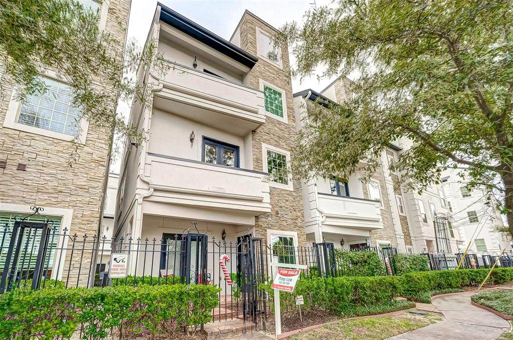 1523 Rosewood Street - Photo 1